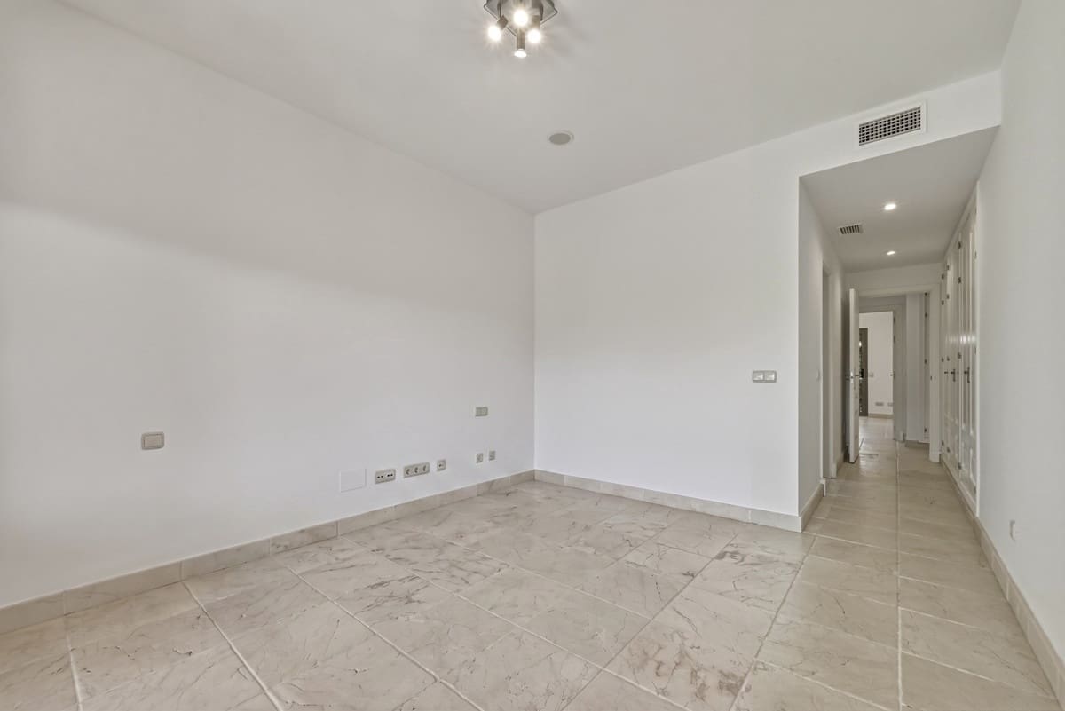 2 bedroom Apartment for sale in Estepona with pool garage - € 479,000 (Ref: 10143335)