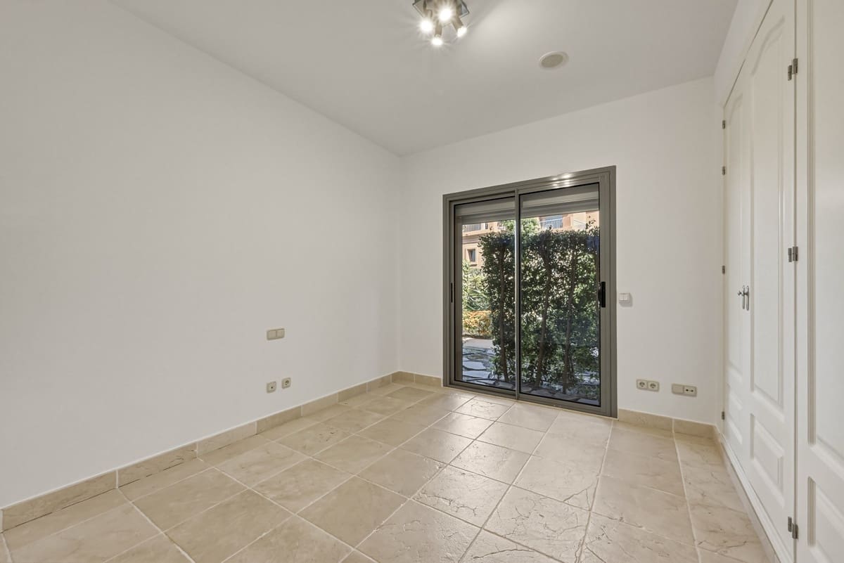 2 bedroom Apartment for sale in Estepona with pool garage - € 479,000 (Ref: 10143335)