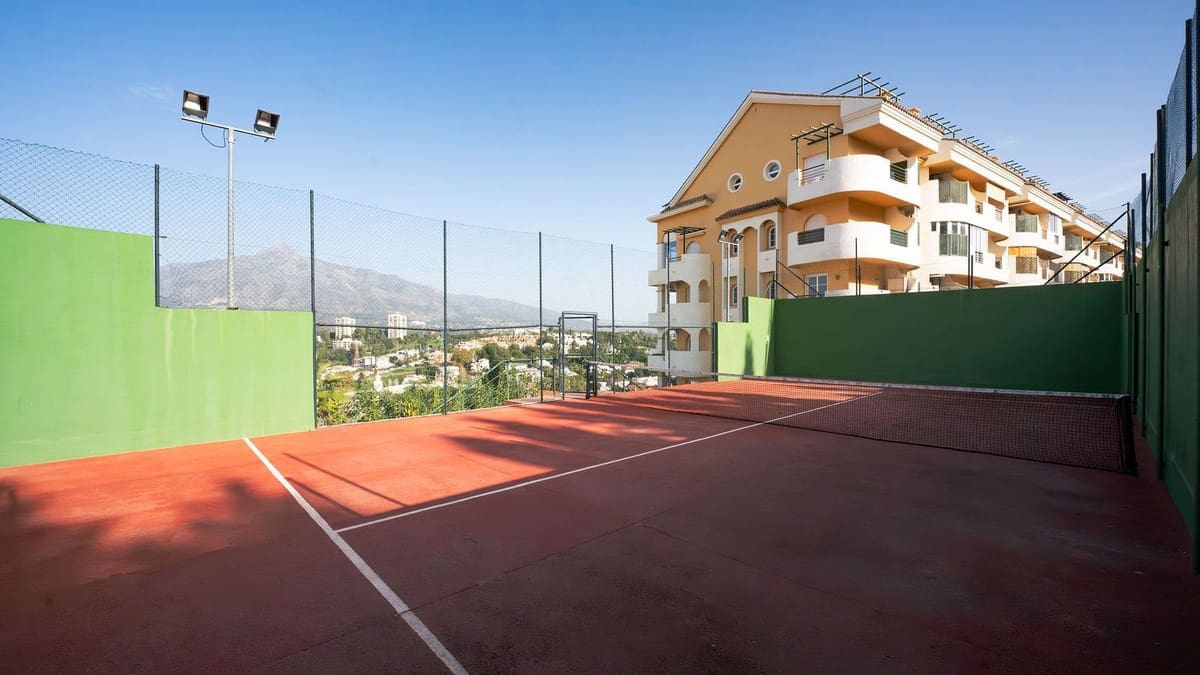2 quarto Apartamento para venda em Nueva Andalucia com piscina garagem - 485 000 € (Ref: 10143336)
