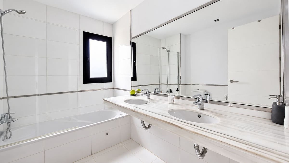 2 soverom Leilighet til salgs i Casares med svømmebasseng garasje - € 399 950 (Ref: 10143340)