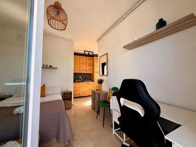 Leilighet til salgs i Alcorrín, Manilva med svømmebasseng - € 160 000 (Ref: 10143342)