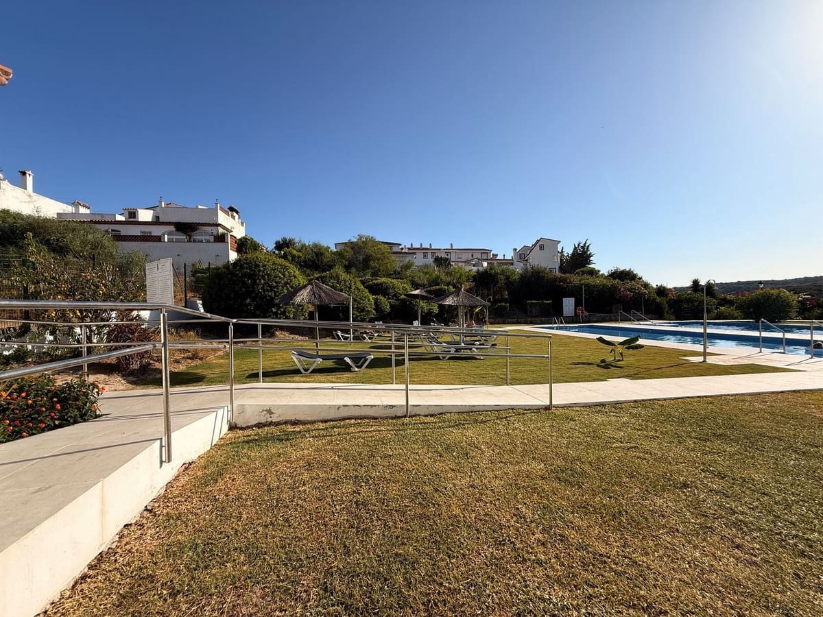 Leilighet til salgs i Manilva med svømmebasseng - € 160 000 (Ref: 10143342)