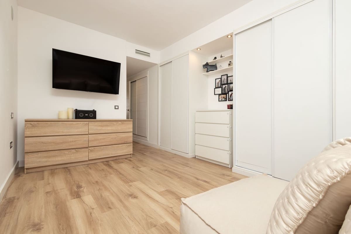 2 bedroom Apartment for sale in El Paraiso with pool garage - € 495,000 (Ref: 10143354)