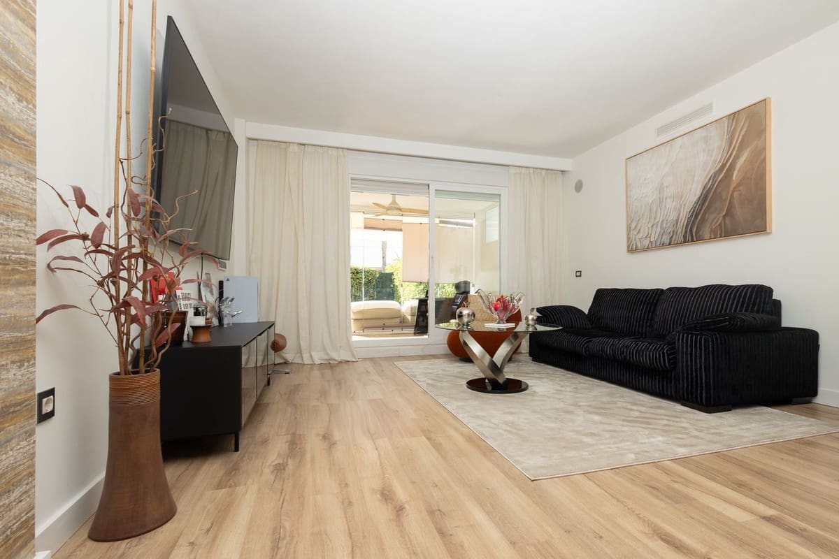 2 bedroom Apartment for sale in El Paraiso with pool garage - € 495,000 (Ref: 10143354)