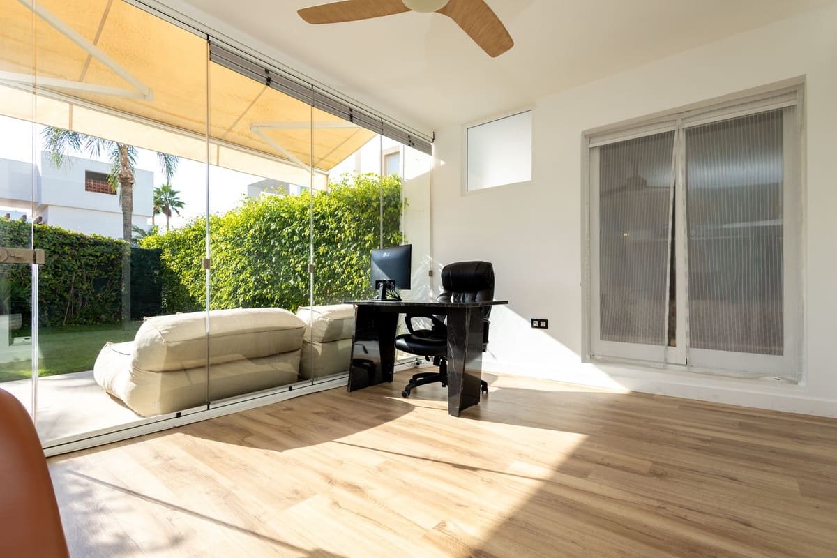 2 bedroom Apartment for sale in El Paraiso with pool garage - € 495,000 (Ref: 10143354)