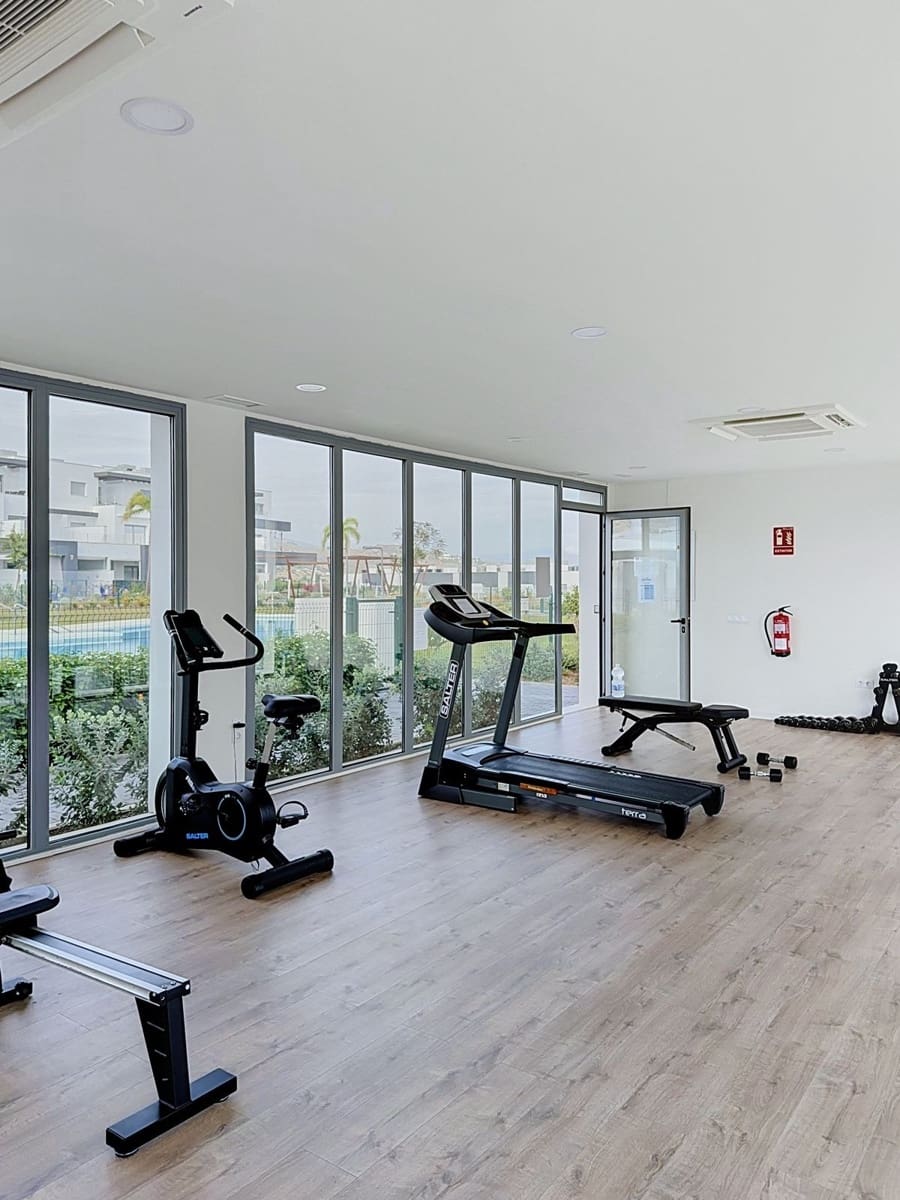 2 chambre Appartement à vendre à Estepona avec piscine garage - 449 000 € (Ref: 10143358)