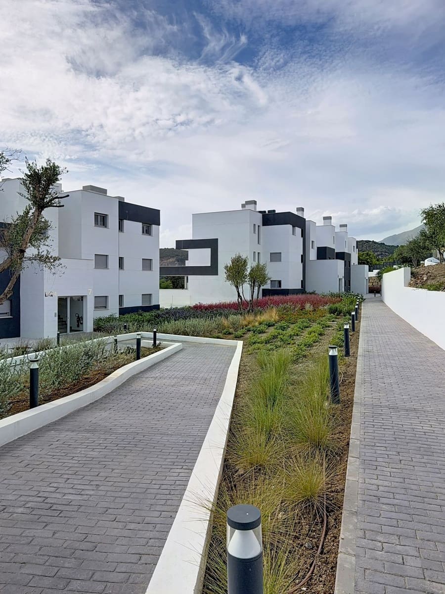 2 chambre Appartement à vendre à Estepona avec piscine garage - 449 000 € (Ref: 10143358)