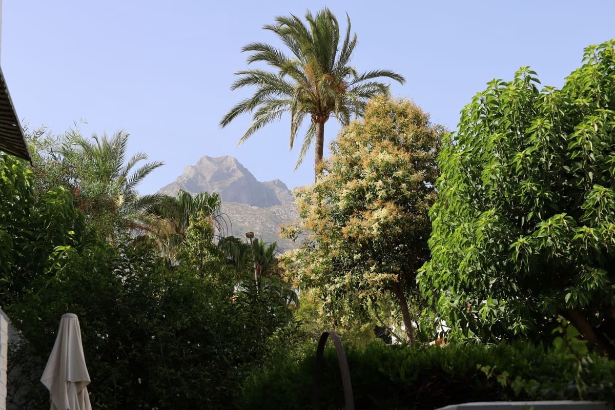 2 bedroom Apartment for sale in Marbella with pool - € 389,000 (Ref: 10143360)