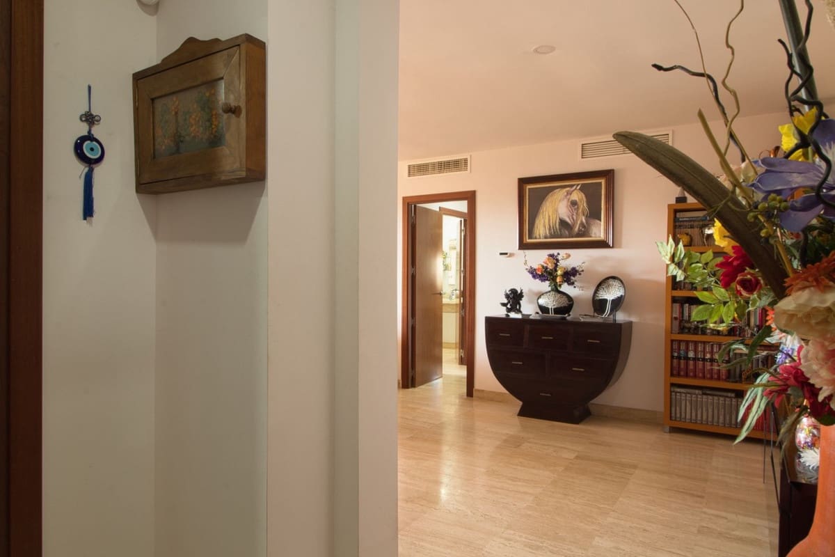 3 Zimmer Apartment zu verkaufen in Estepona mit Pool Garage - 487.000 € (Ref: 10143400)