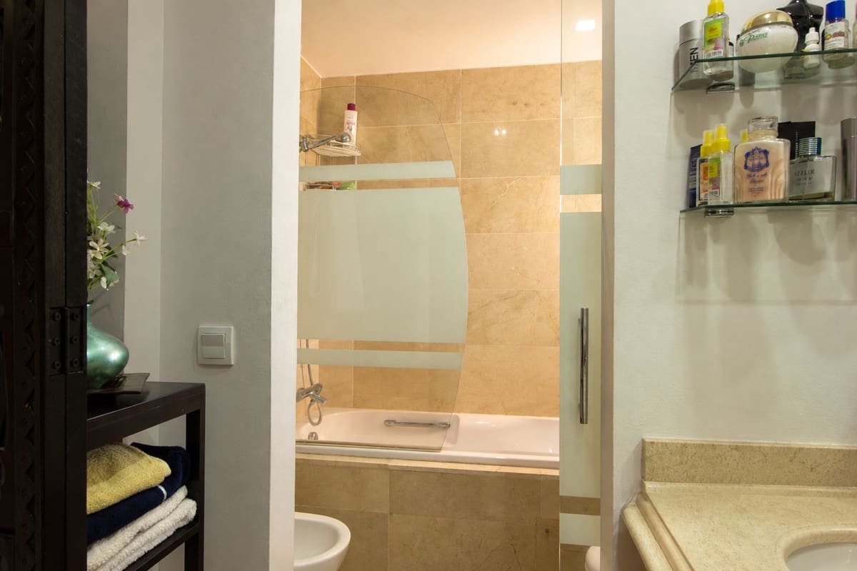3 Zimmer Apartment zu verkaufen in Estepona mit Pool Garage - 487.000 € (Ref: 10143400)