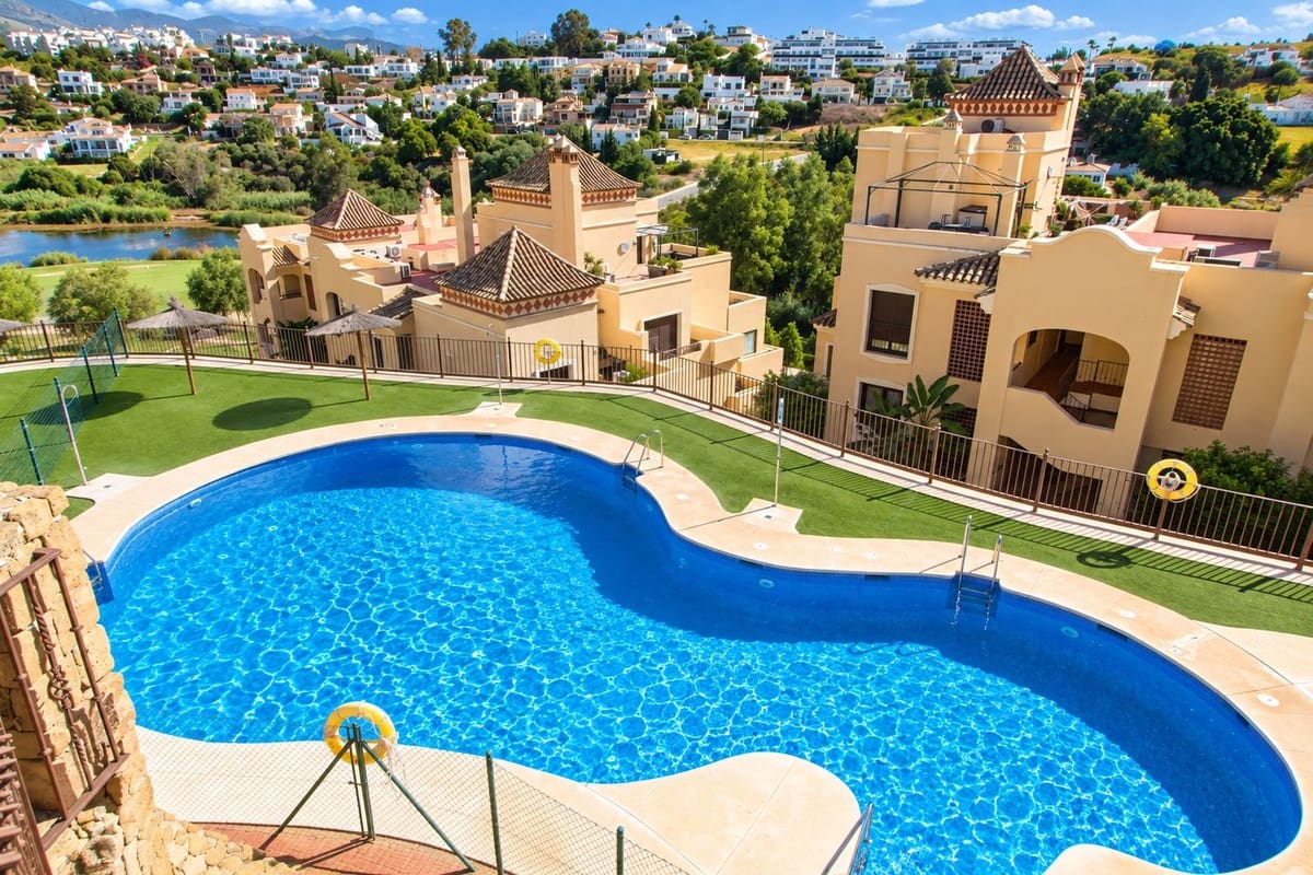 3 Zimmer Apartment zu verkaufen in Estepona mit Pool Garage - 487.000 € (Ref: 10143400)
