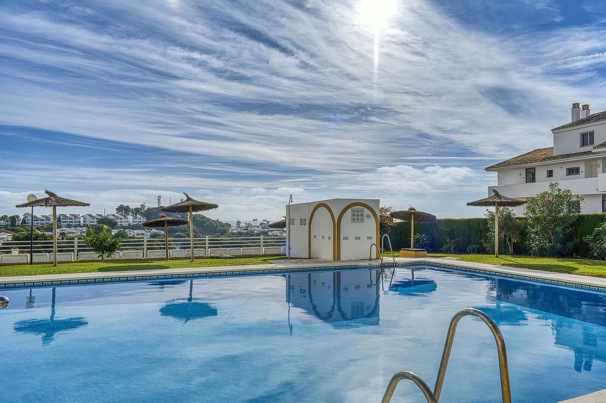 2 slaapkamer Appartement te koop in Riviera del Sol met zwembad - € 299.000 (Ref: 10143402)