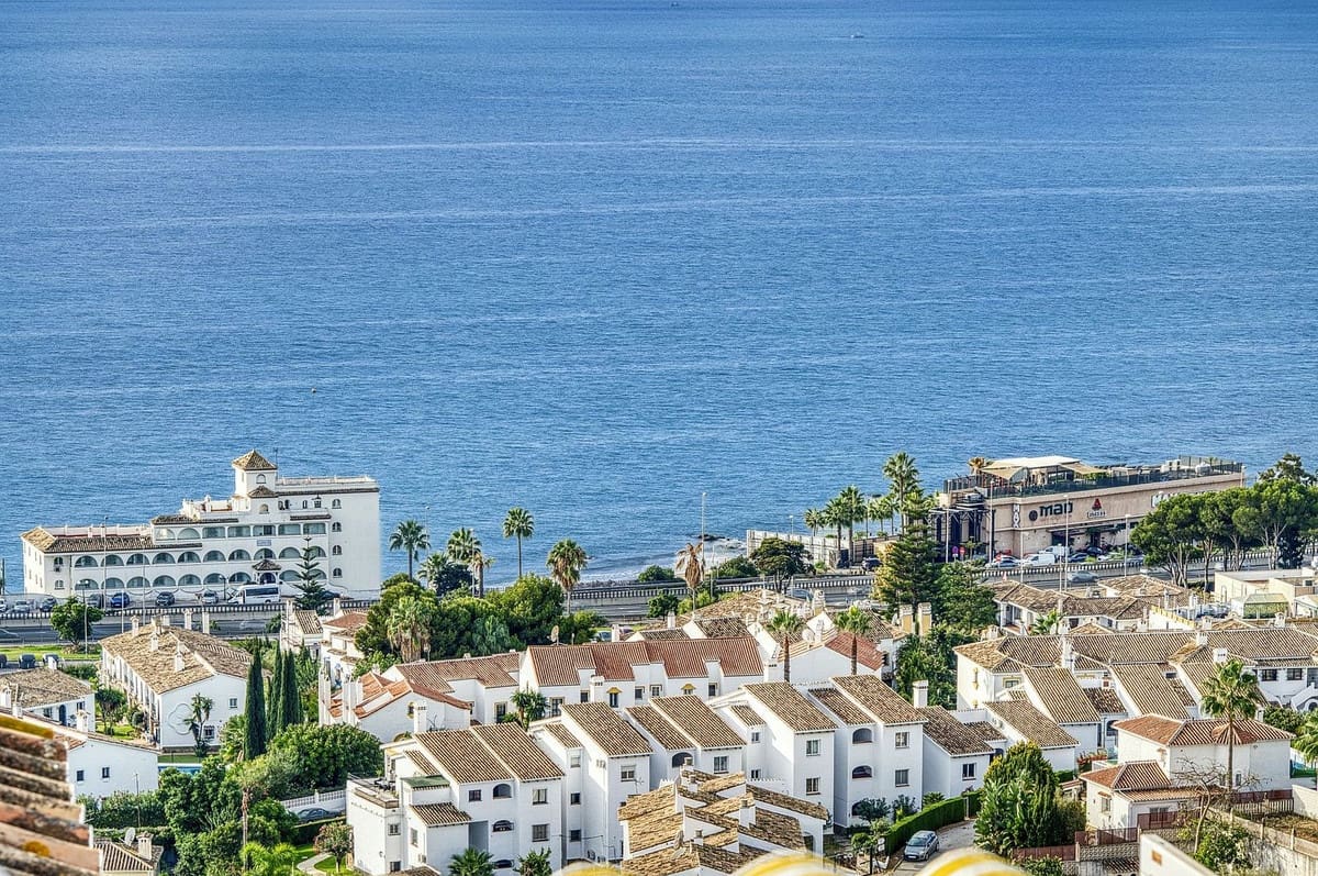 2 slaapkamer Appartement te koop in Riviera del Sol met zwembad - € 299.000 (Ref: 10143402)