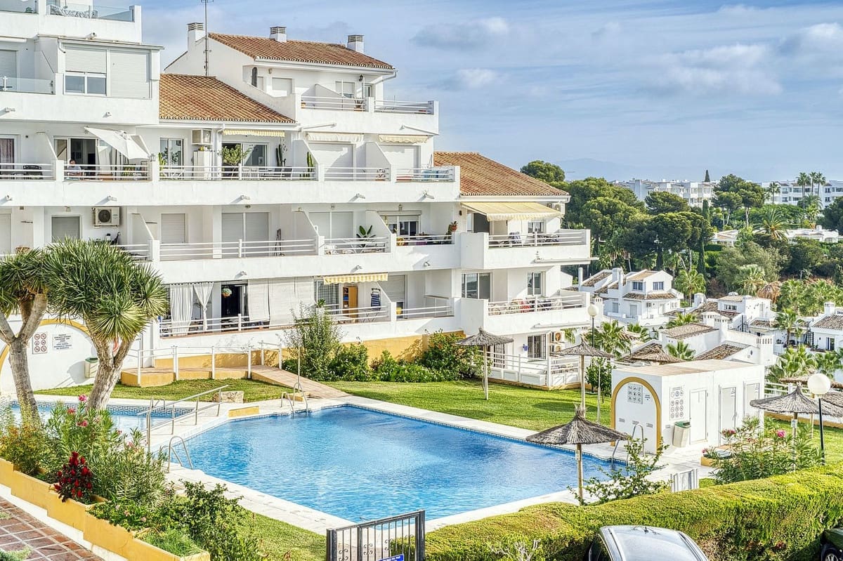 2 slaapkamer Appartement te koop in Riviera del Sol met zwembad - € 299.000 (Ref: 10143402)
