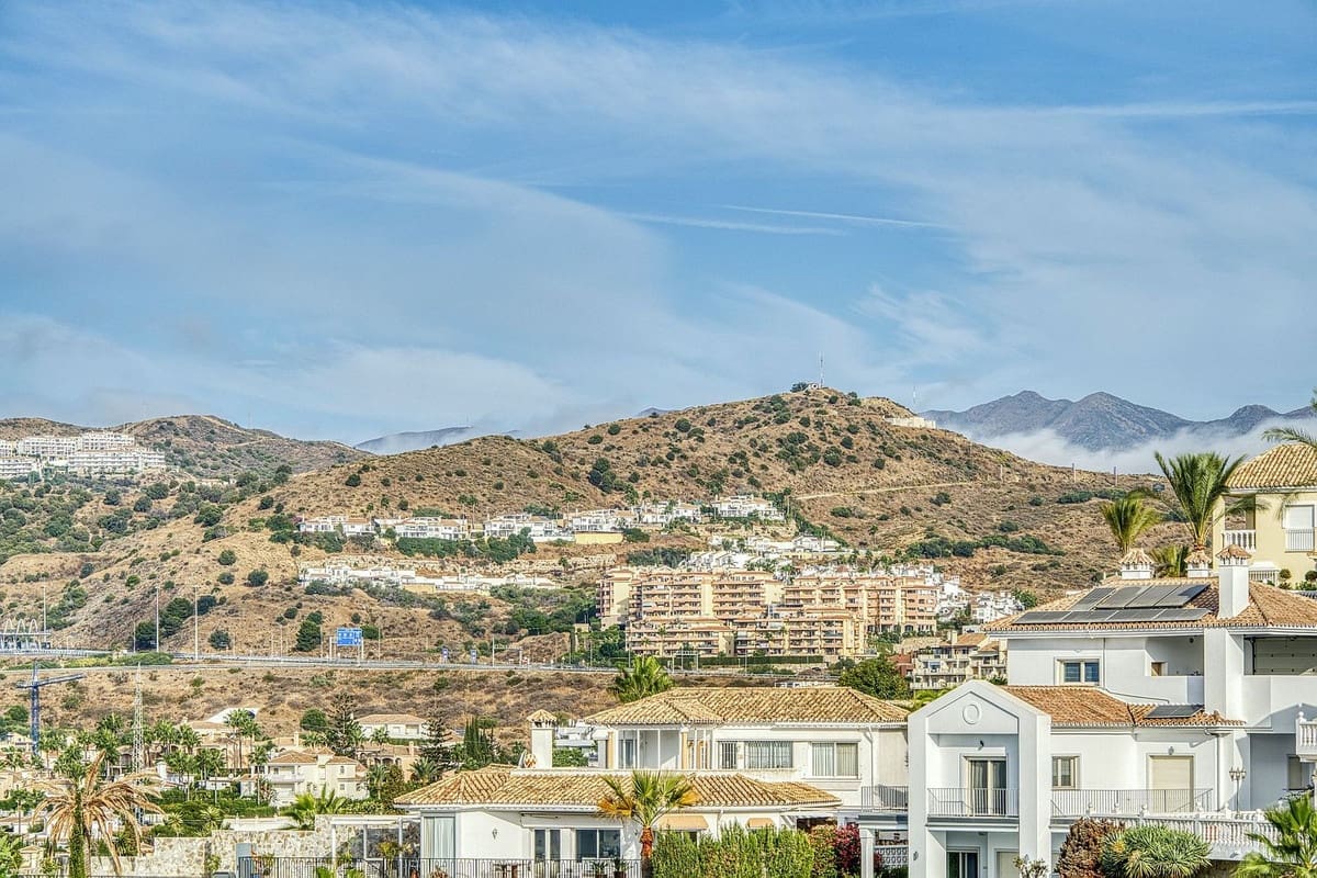 2 slaapkamer Appartement te koop in Riviera del Sol met zwembad - € 299.000 (Ref: 10143402)