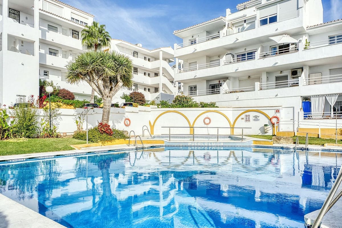 2 slaapkamer Appartement te koop in Riviera del Sol met zwembad - € 299.000 (Ref: 10143402)