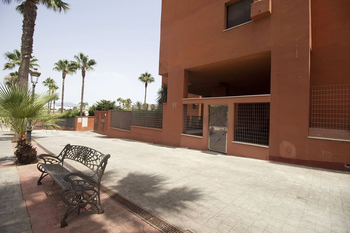 2 bedroom Apartment for sale in Estepona with pool garage - € 450,000 (Ref: 10143418)