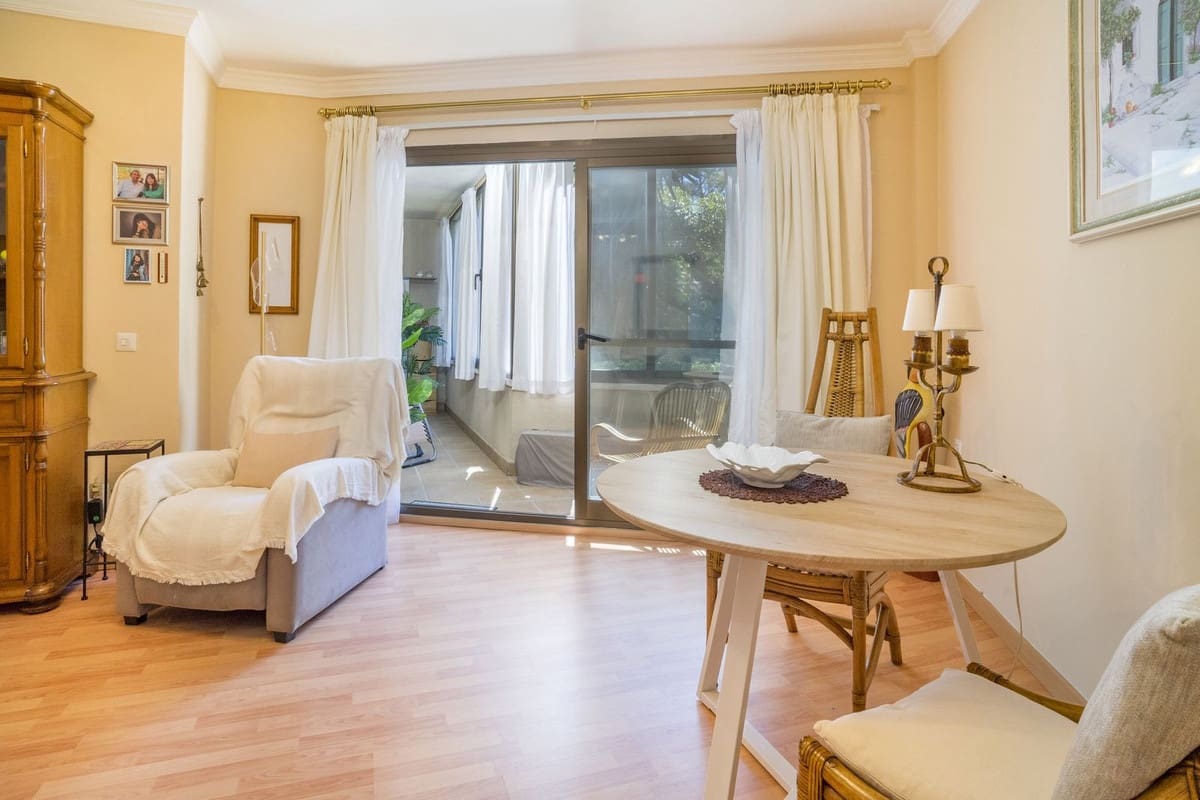1 sypialnia Apartament na sprzedaż w Benahavis z basenem garażem - 275 000 € (Ref: 10143426)
