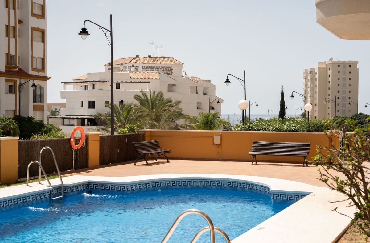 2 bedroom Apartment for sale in Estepona with pool garage - € 360,000 (Ref: 10143431)