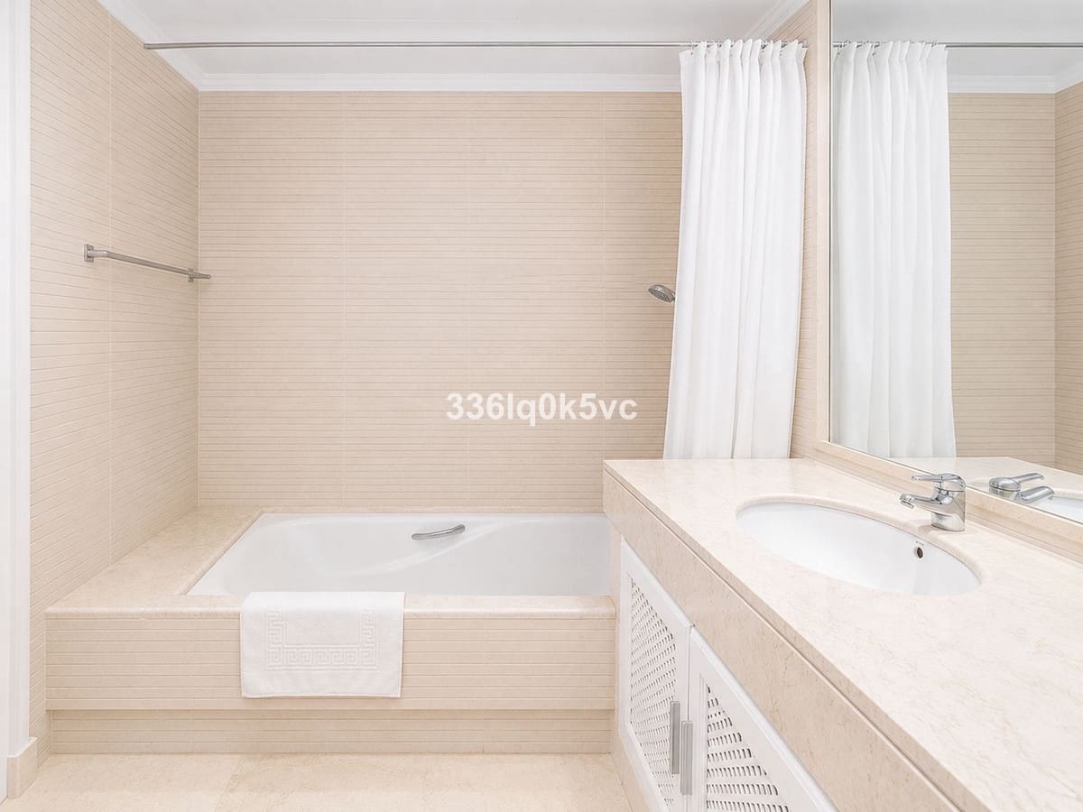 Apartamento de 2 habitaciones en Benahavís en venta con piscina garaje - 465.000 € (Ref: 10143436)