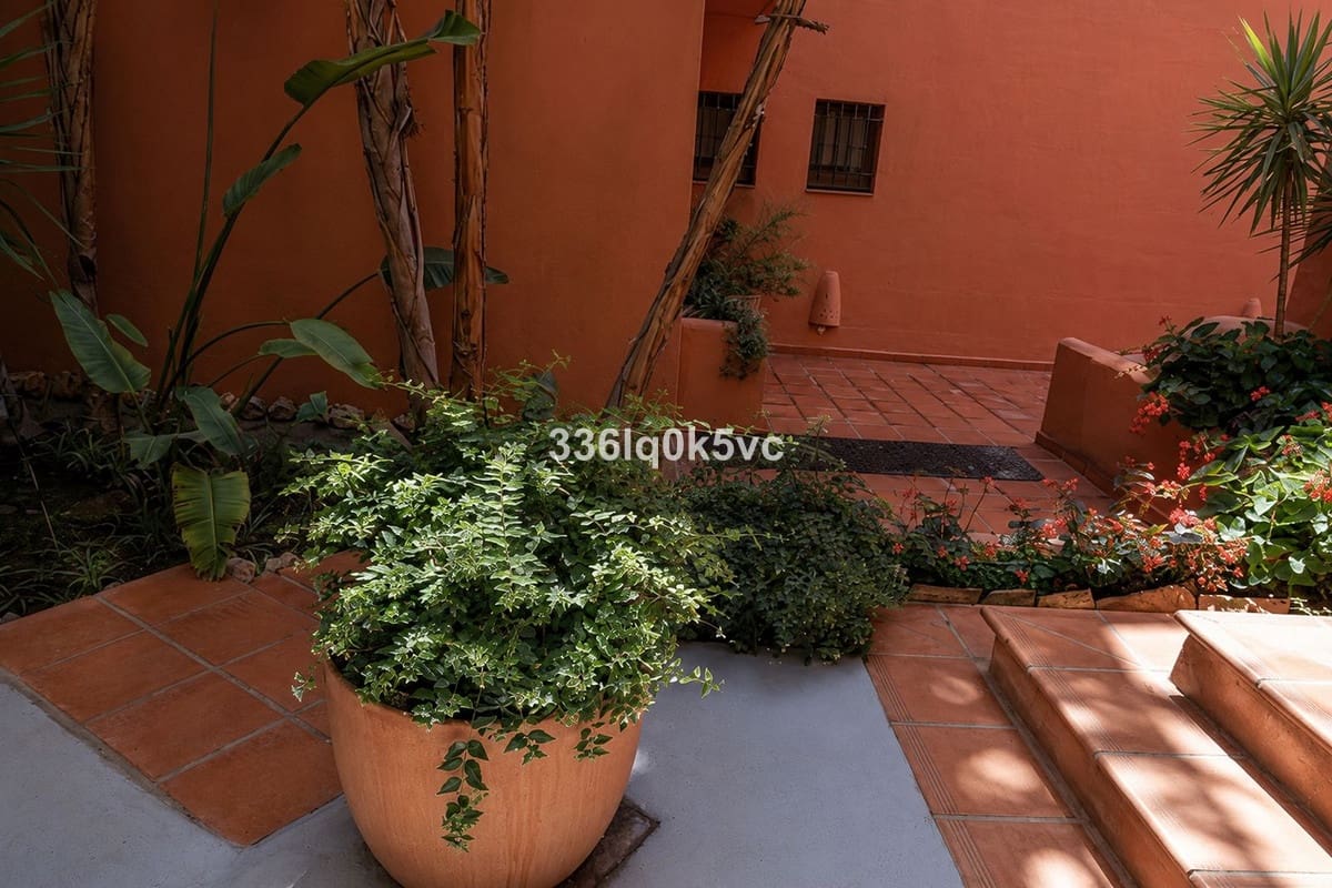 Apartamento de 2 habitaciones en Benahavís en venta con piscina garaje - 465.000 € (Ref: 10143436)