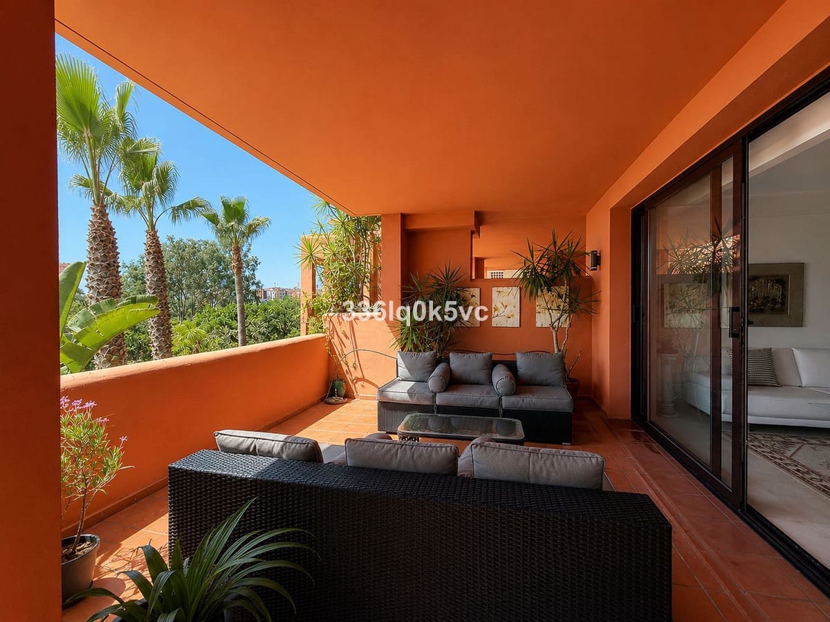 Apartamento de 2 habitaciones en Benahavís en venta con piscina garaje - 465.000 € (Ref: 10143436)