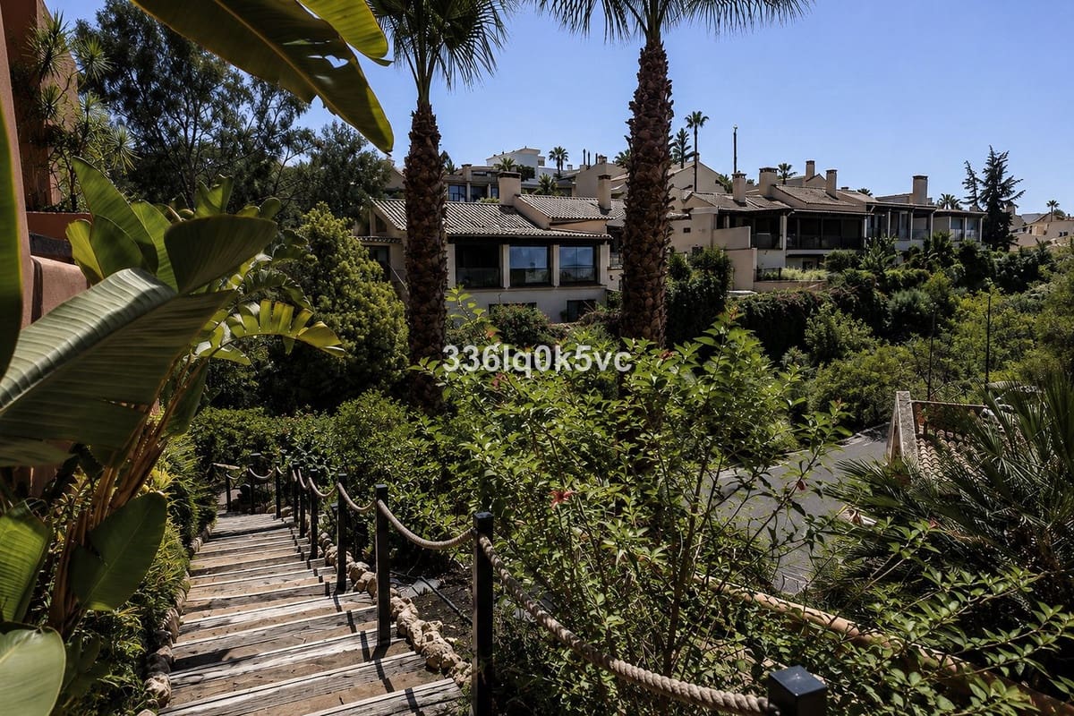 Apartamento de 2 habitaciones en Benahavís en venta con piscina garaje - 465.000 € (Ref: 10143436)