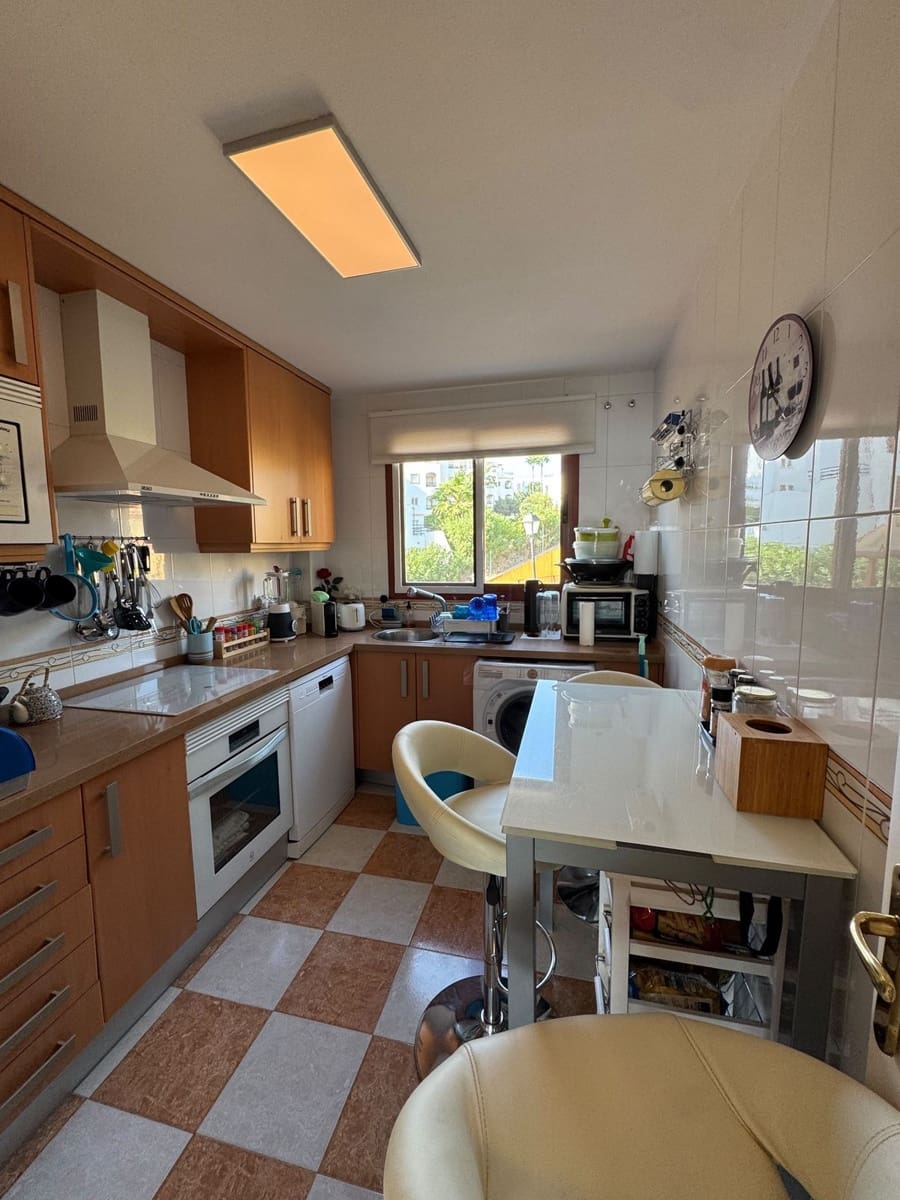 2 soverom Leilighet til salgs i Manilva med svømmebasseng garasje - € 460 000 (Ref: 10143437)