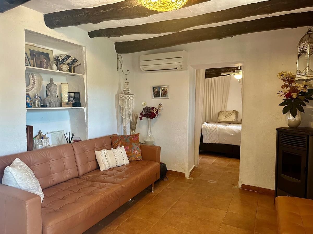 2 sypialnia Willa na sprzedaż w Villanueva de Algaidas z basenem garażem - 215 000 € (Ref: 10143471)