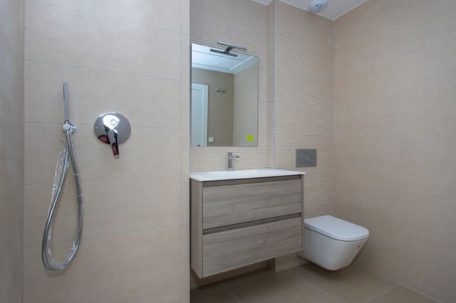 3 soverom Villa til salgs i Monforte del Cid med svømmebasseng garasje - € 365 000 (Ref: 10143683)