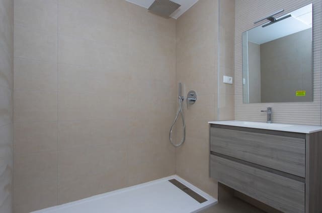 3 sypialnia Willa na sprzedaż w Monforte del Cid z basenem garażem - 365 000 € (Ref: 10143683)