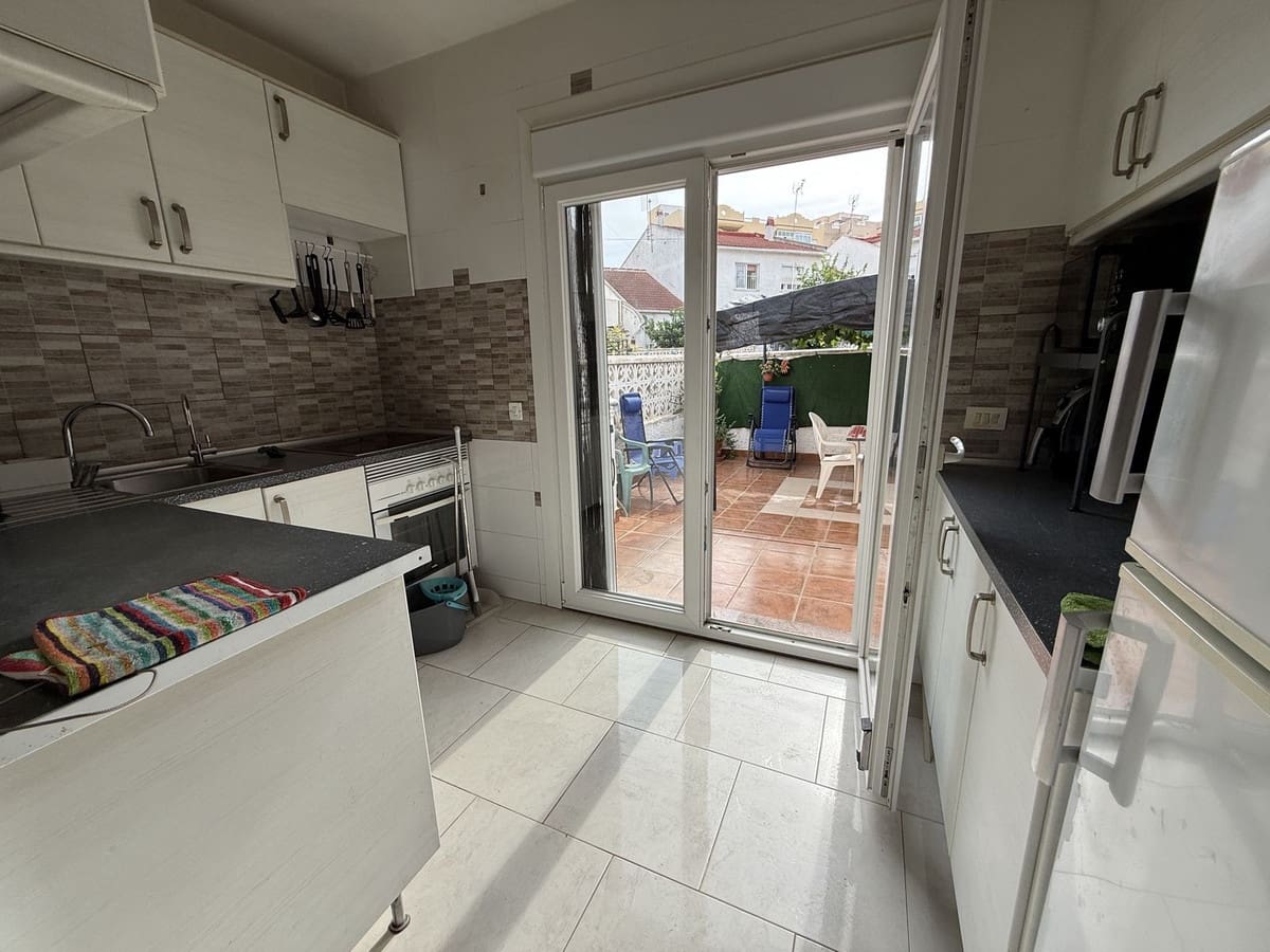 3 soveværelse Byhus til salg i Torrevieja med swimmingpool - € 174.900 (Ref: 10143685)