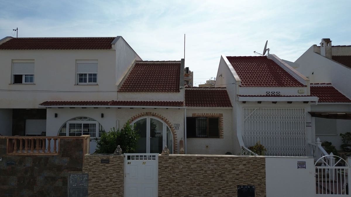 3 soveværelse Byhus til salg i Torrevieja med swimmingpool - € 174.900 (Ref: 10143685)