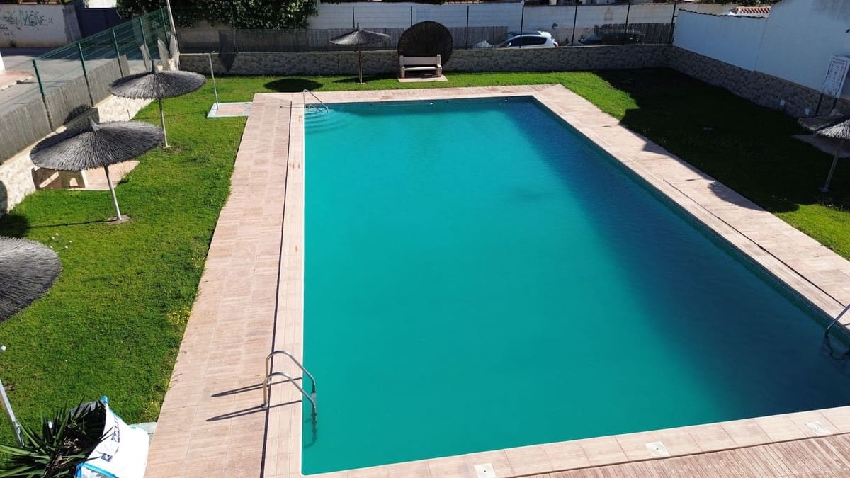 3 soveværelse Byhus til salg i Torrevieja med swimmingpool - € 174.900 (Ref: 10143685)
