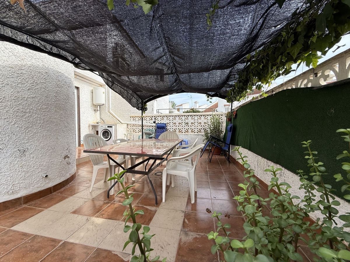 3 soveværelse Byhus til salg i Torrevieja med swimmingpool - € 174.900 (Ref: 10143685)