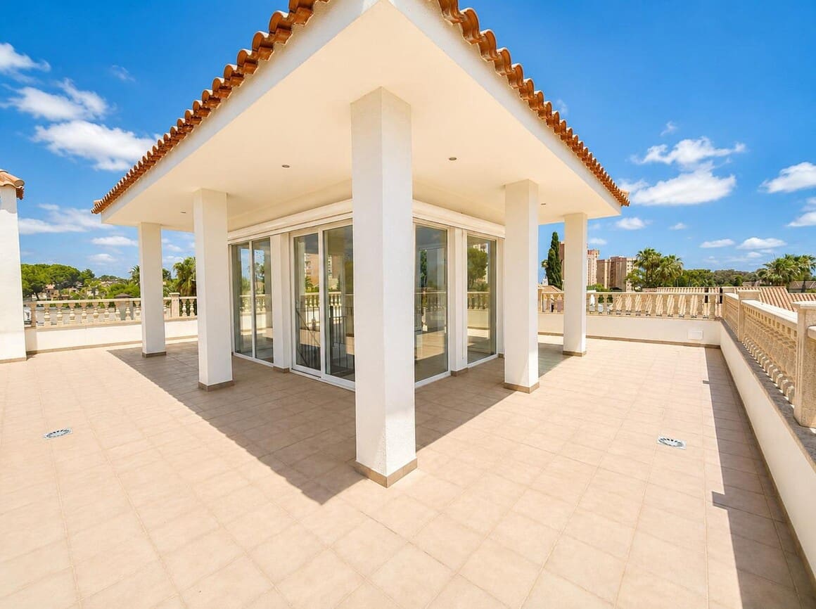 4 soverom Villa til salgs i Campoamor med svømmebasseng garasje - € 1 225 000 (Ref: 10143698)