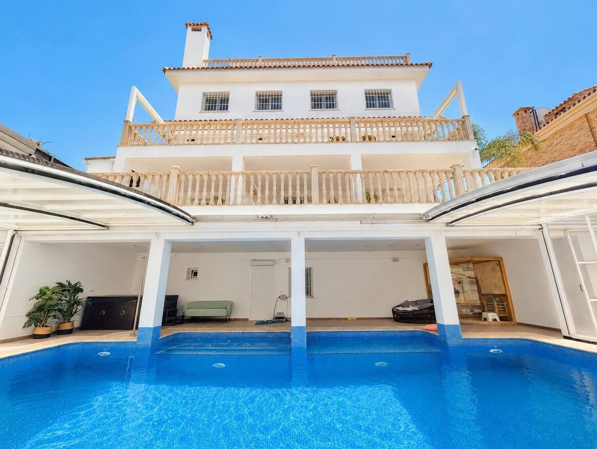 4 soverom Villa til salgs i Campoamor med svømmebasseng garasje - € 1 225 000 (Ref: 10143698)