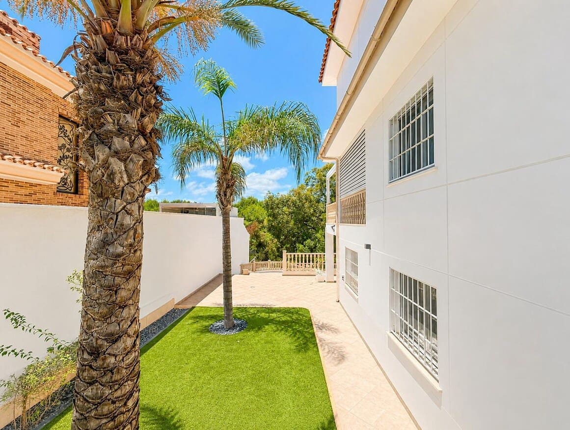 4 soverom Villa til salgs i Campoamor med svømmebasseng garasje - € 1 225 000 (Ref: 10143698)