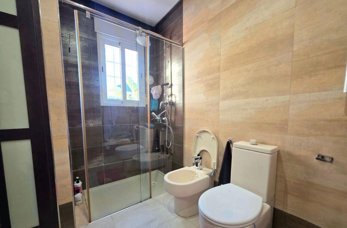 5 bedroom Villa for sale in Campoamor with pool garage - € 739,000 (Ref: 10143699)
