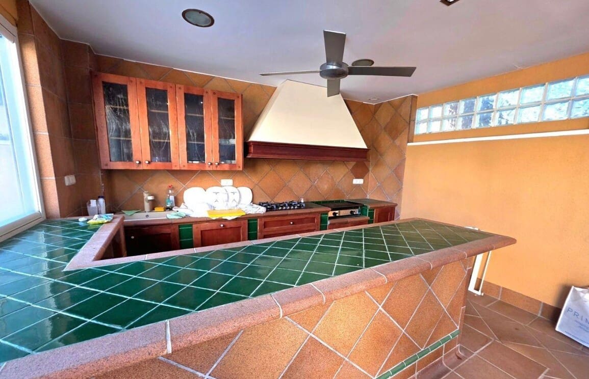 5 bedroom Villa for sale in Campoamor with pool garage - € 739,000 (Ref: 10143699)
