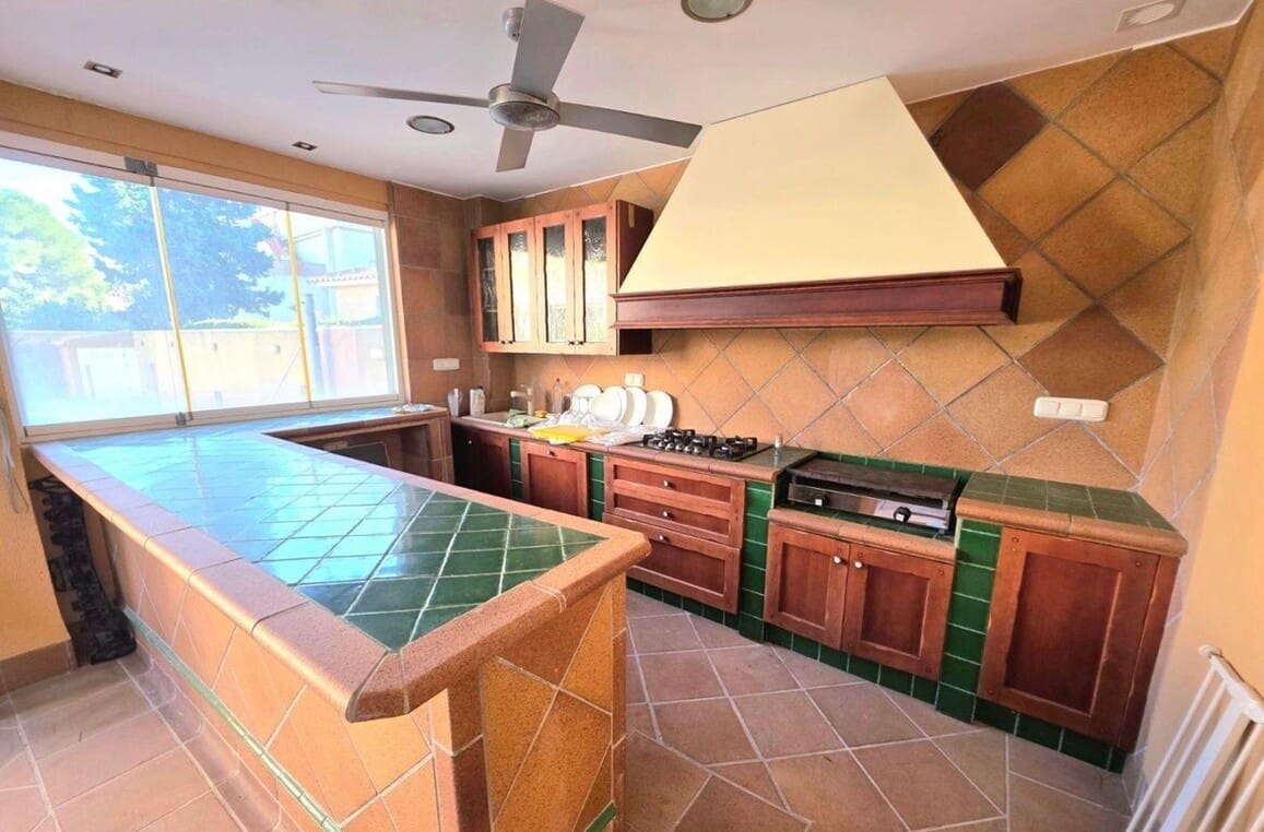 5 bedroom Villa for sale in Campoamor with pool garage - € 739,000 (Ref: 10143699)