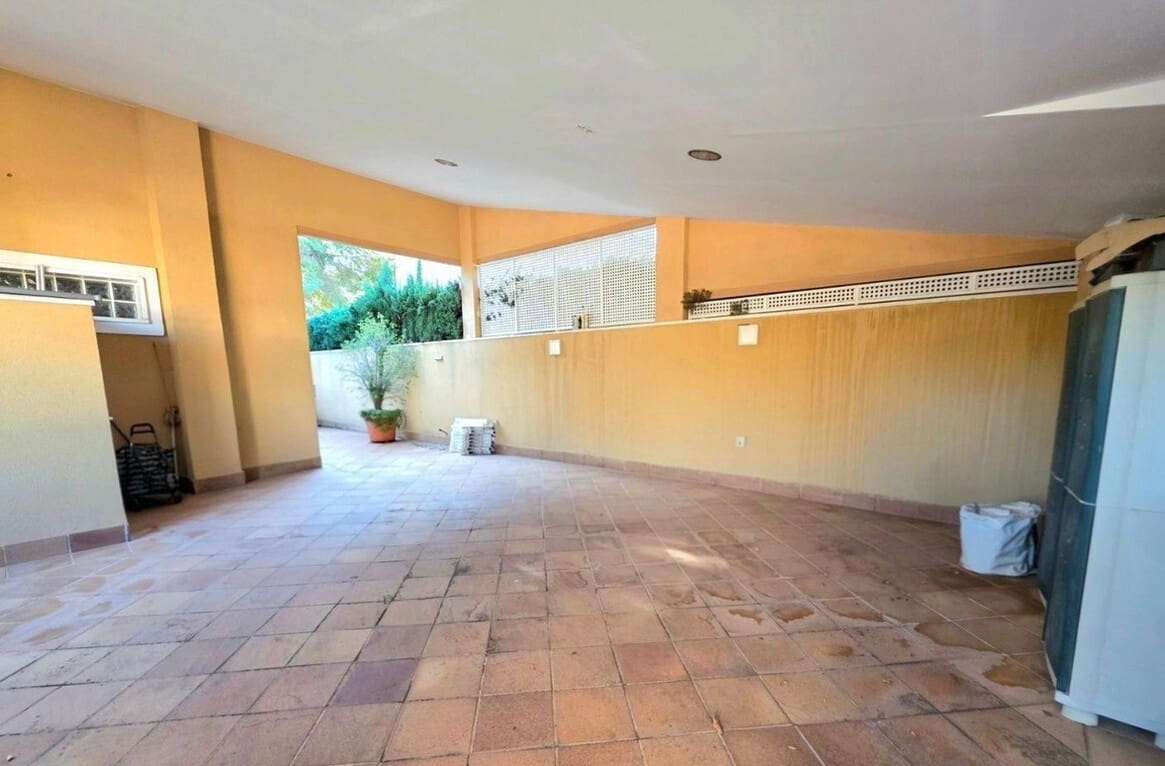 5 bedroom Villa for sale in Campoamor with pool garage - € 739,000 (Ref: 10143699)