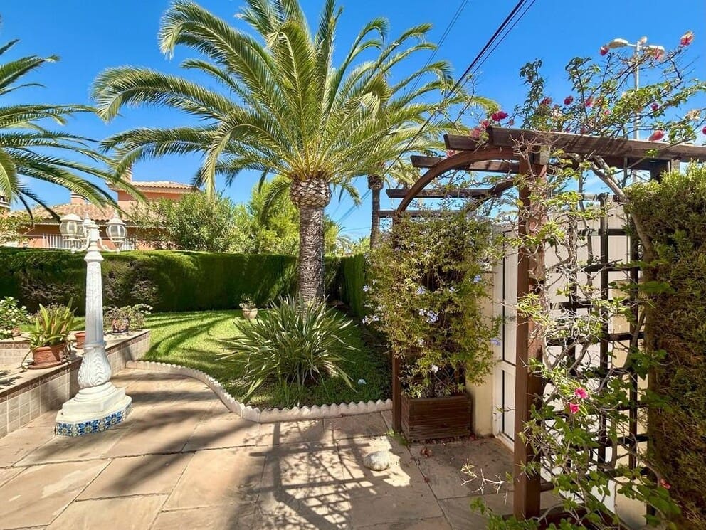 3 soveværelse Villa til salg i Orihuela Costa med swimmingpool garage - € 698.000 (Ref: 10143701)