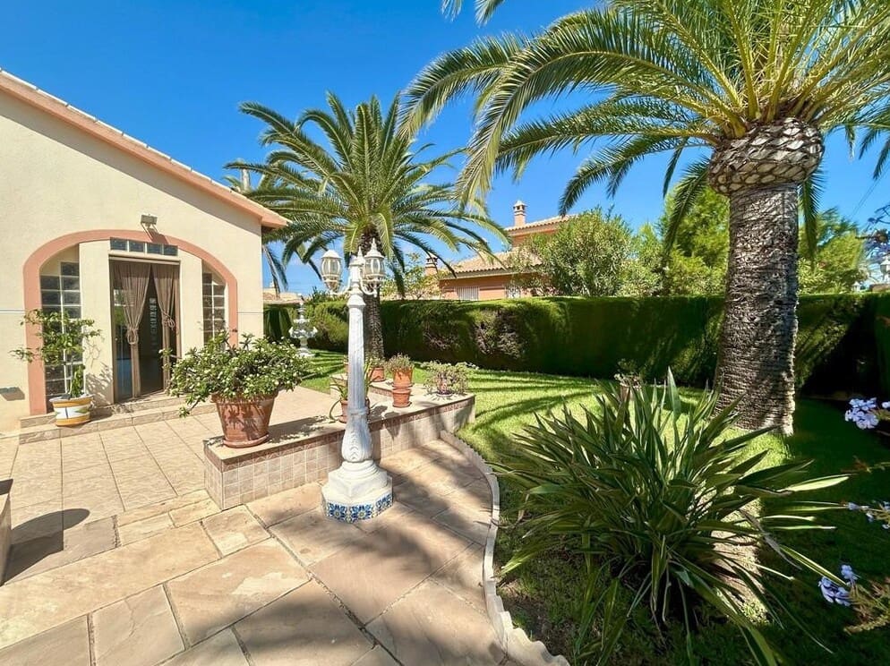 3 soveværelse Villa til salg i Orihuela Costa med swimmingpool garage - € 698.000 (Ref: 10143701)