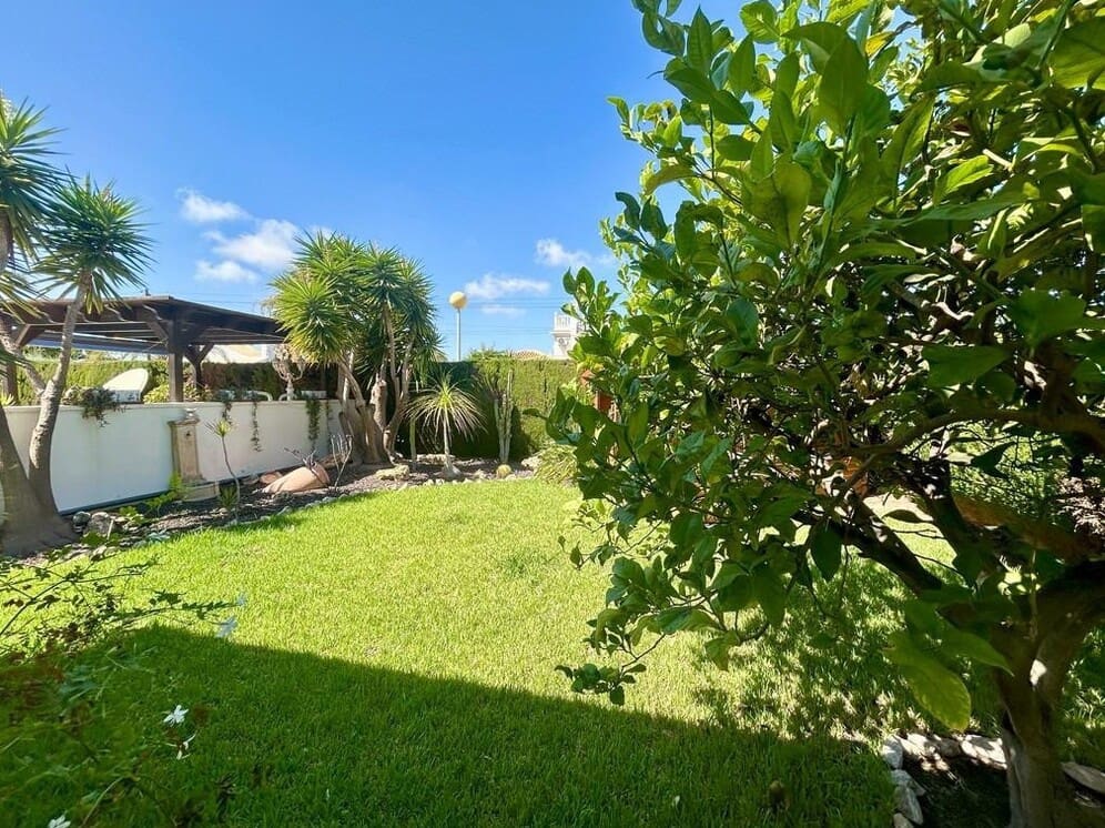 3 soveværelse Villa til salg i Orihuela Costa med swimmingpool garage - € 698.000 (Ref: 10143701)