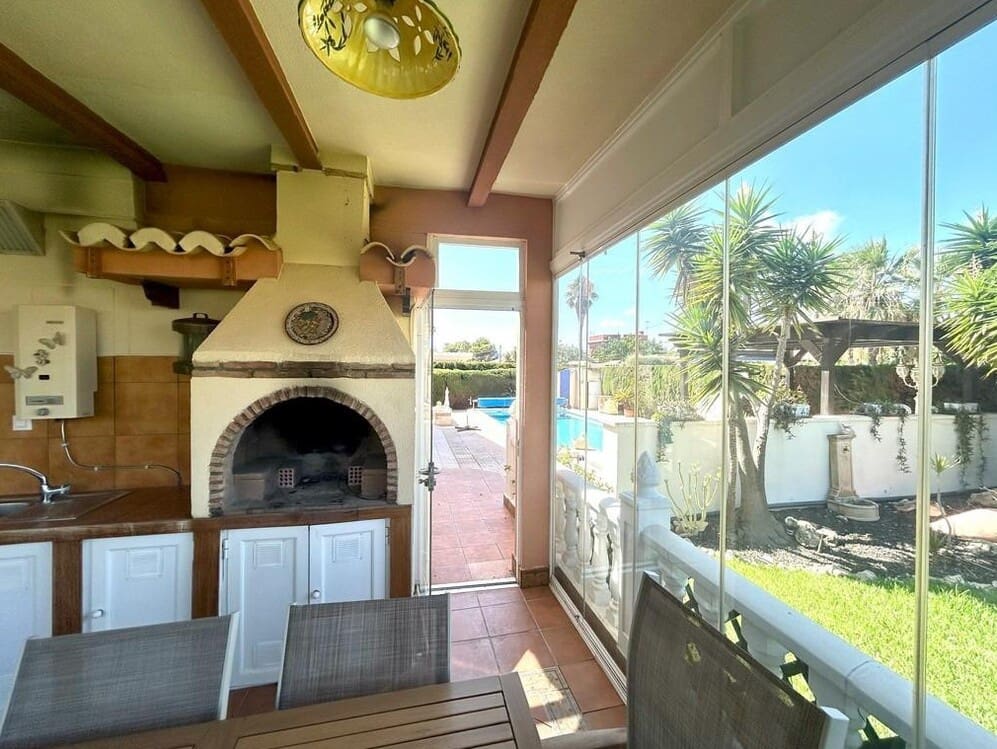 3 soveværelse Villa til salg i Orihuela Costa med swimmingpool garage - € 698.000 (Ref: 10143701)