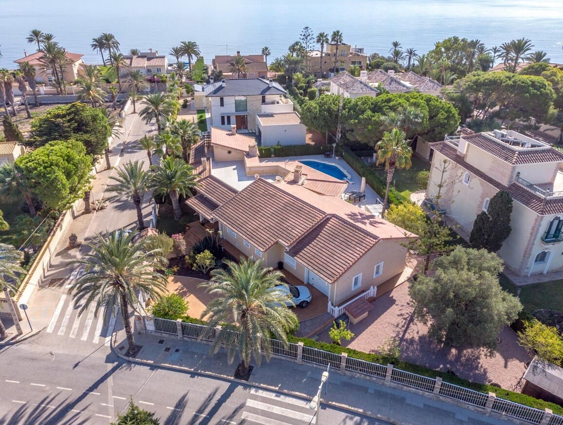 3 bedroom Villa for sale in Cabo Roig with pool garage - € 1,550,000 (Ref: 10143745)