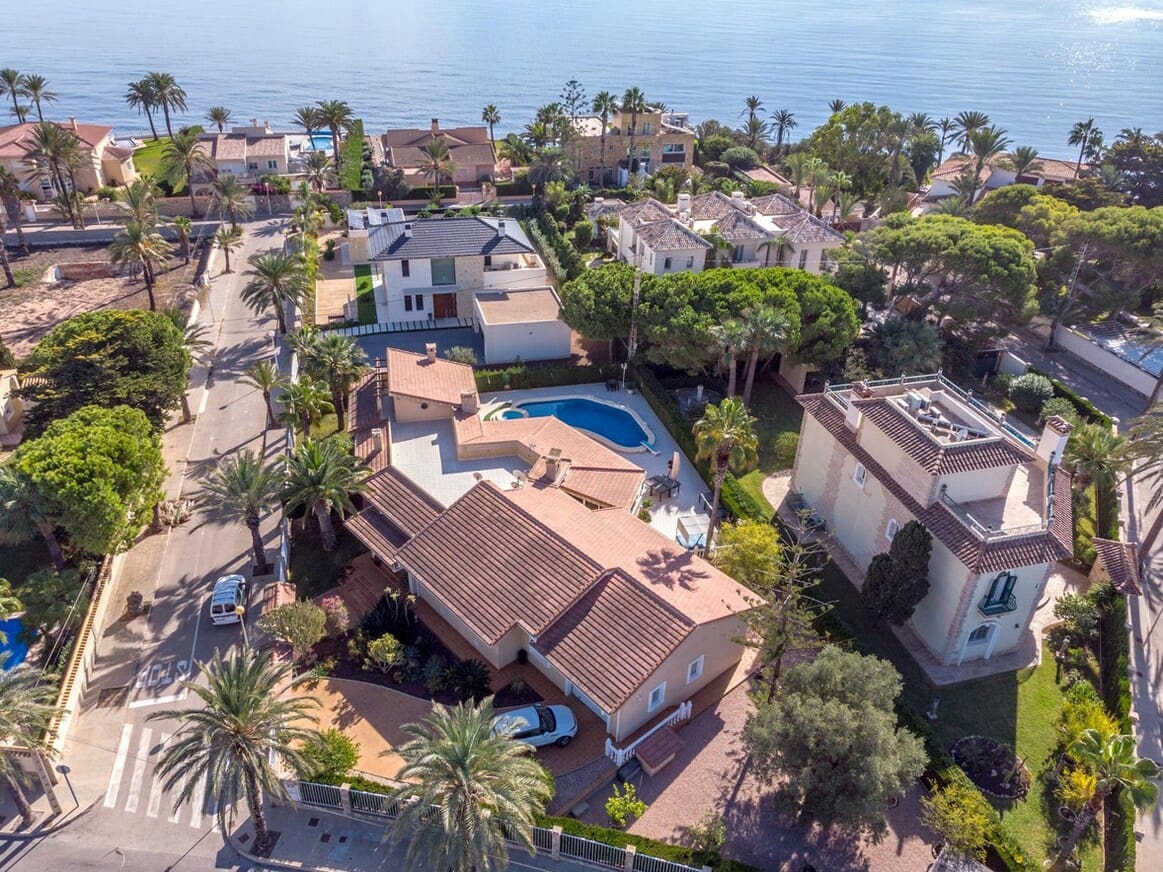3 bedroom Villa for sale in Cabo Roig with pool garage - € 1,550,000 (Ref: 10143745)