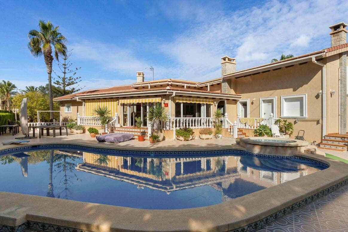3 bedroom Villa for sale in Cabo Roig with pool garage - € 1,550,000 (Ref: 10143745)