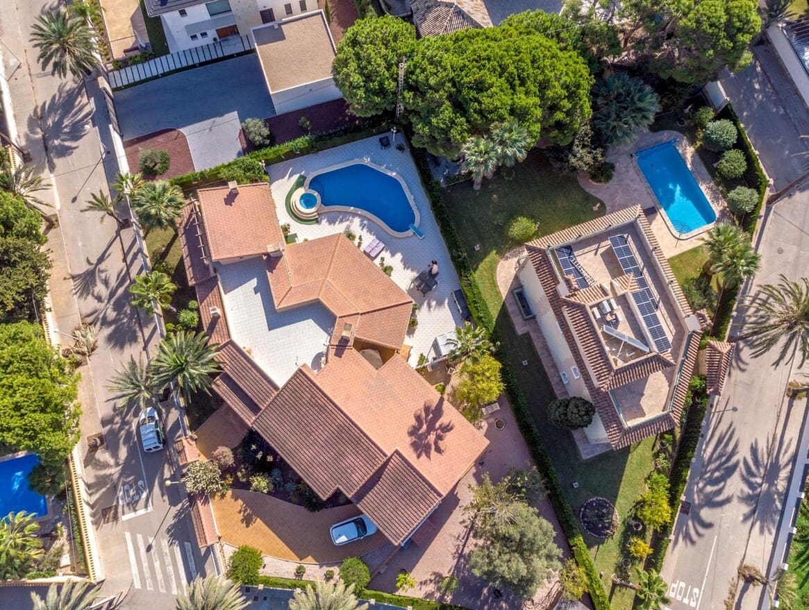 3 bedroom Villa for sale in Cabo Roig with pool garage - € 1,550,000 (Ref: 10143745)